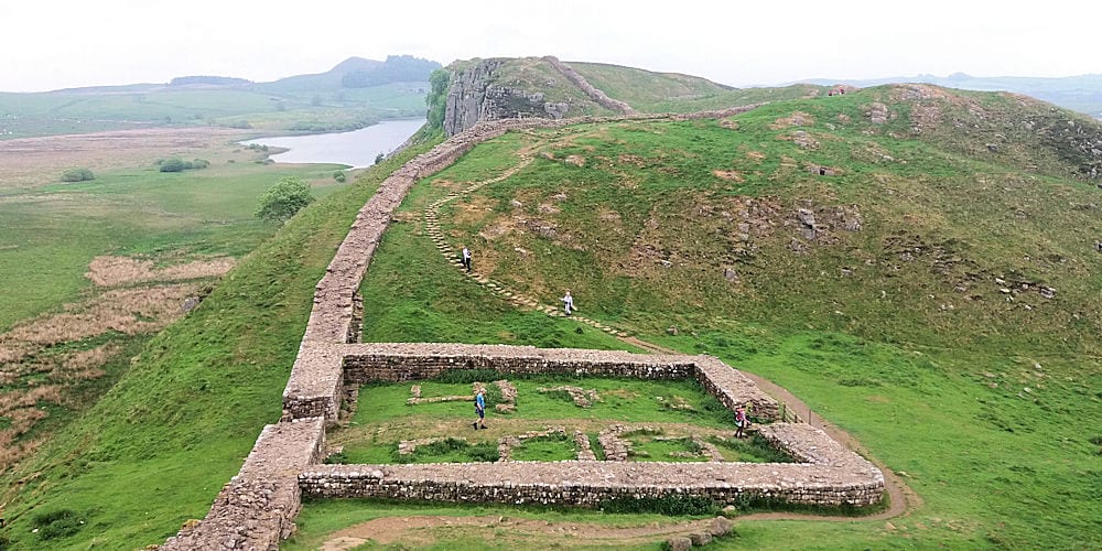 AC Valhalla’s Hadrian’s Wall Is a Delight For Historical past Buffs & a Helpful Device For College students 1 AC Valhalla’s Hadrian’s Wall Is a Delight For Historical past Buffs & a Helpful Device For College students 1